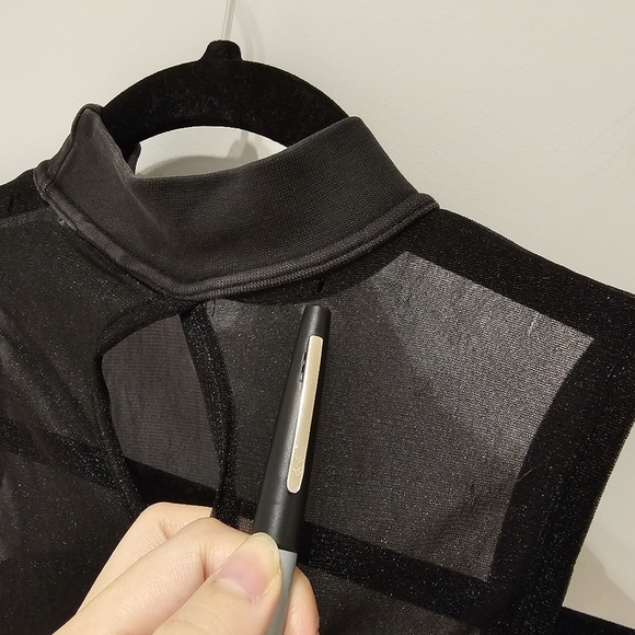 Vintage black mesh halter top size small - Picture 4 of 8